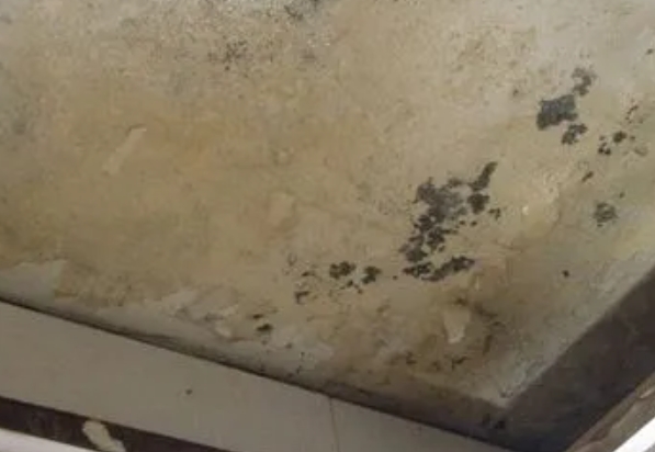雅安市阳台漏水维修公司分享下雅安市卫生间渗水维修需要注意哪些问题。